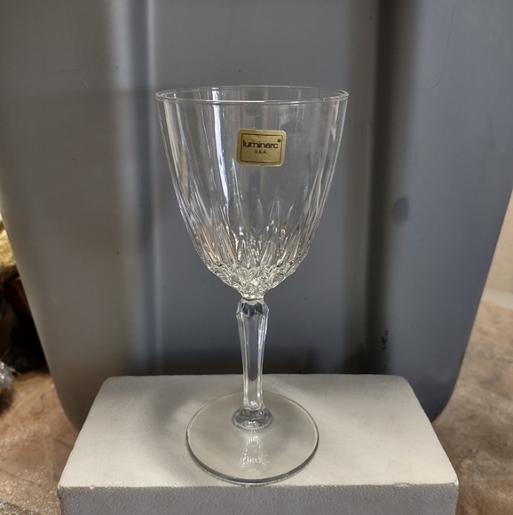 NEW IN BOX Luminarc USA Luminarc Wine Glasses - Picture 3 of 3
